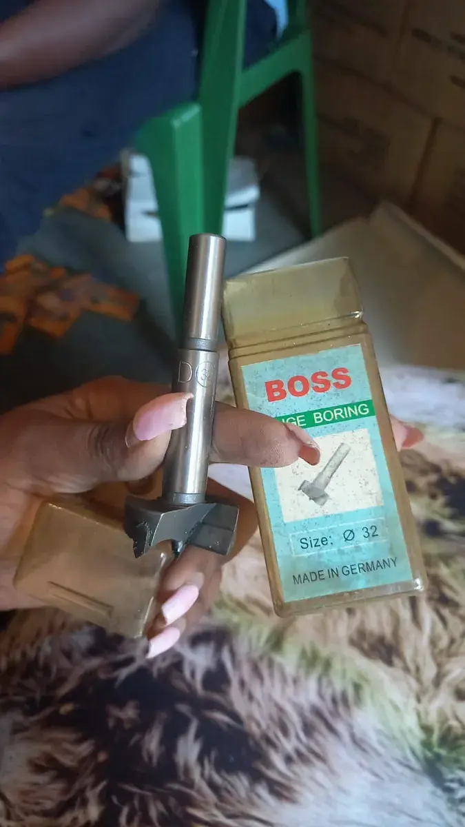 Boss 32 mm hinge boring