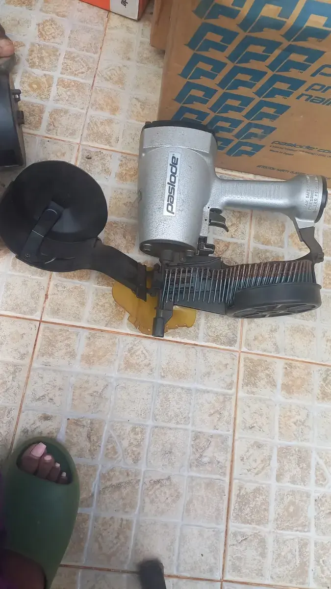 Coil nailer