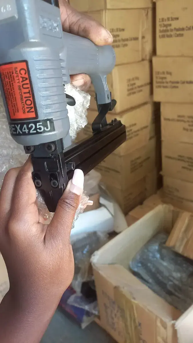 Pin staples