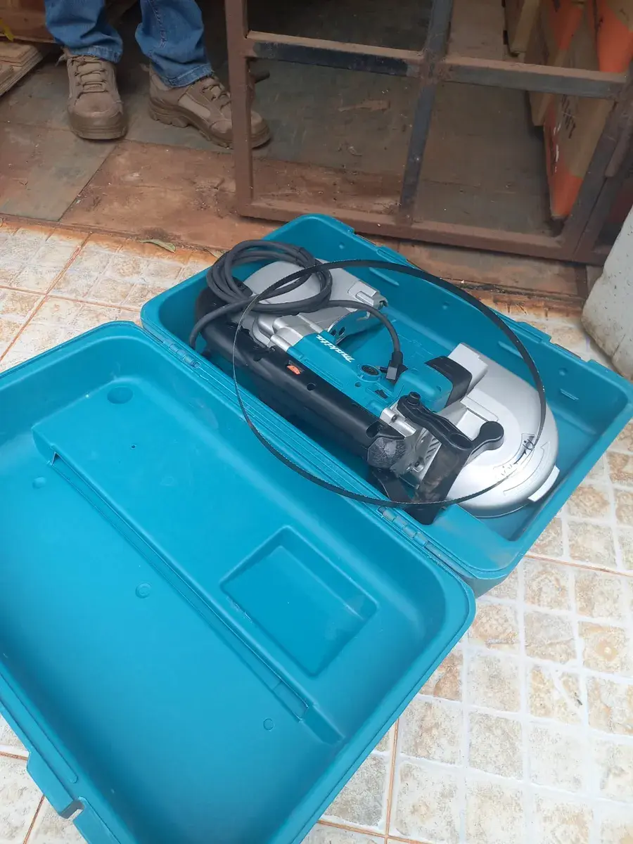 Portable band saw